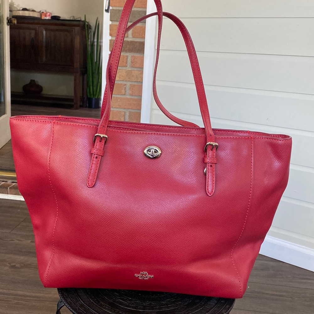 TURNLOCK TOTE IN CROSSGRAIN LEATHER (COACH )